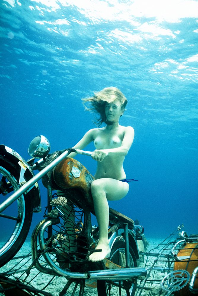 Pictures Of Women Nude Underwater